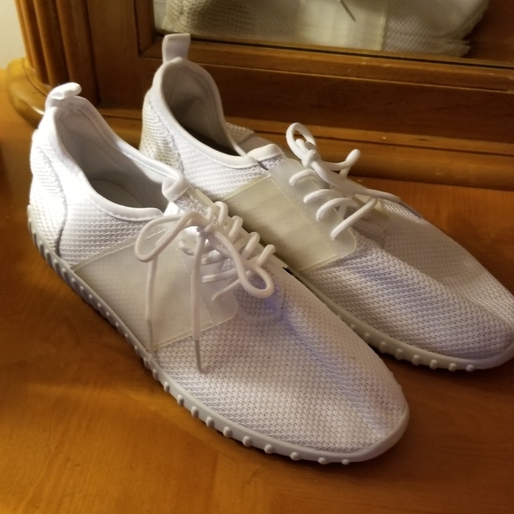 Free Choice by Elis White Sneakers Sz 10 - Picture 1 of 7